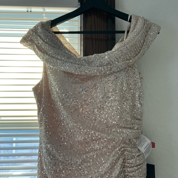 Mac Duggal Gold One Shoulder ruched Sequined Dress Style 26550 Size 8 - Picture 6 of 9